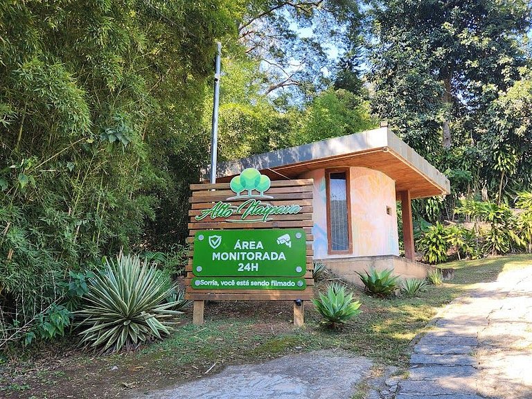 Alto Itaipava, 3 suítes A/C, piscina aquecida