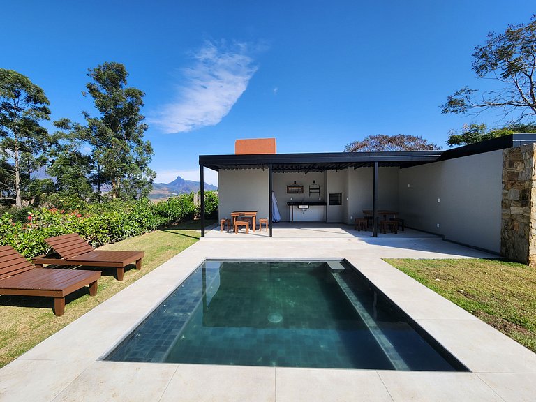 Alto Itaipava, casa com 3 suítes, piscina aquecida