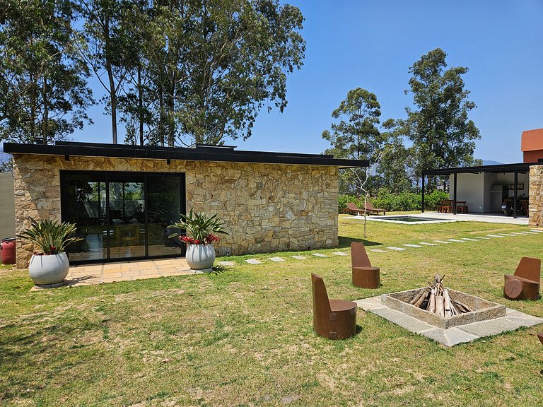 Alto Itaipava, casa com 3 suítes, piscina aquecida