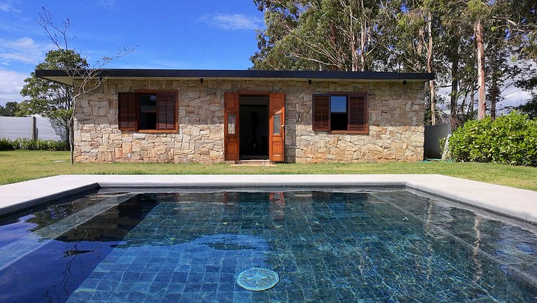 Alto Itaipava, casa com 3 suítes, piscina aquecida