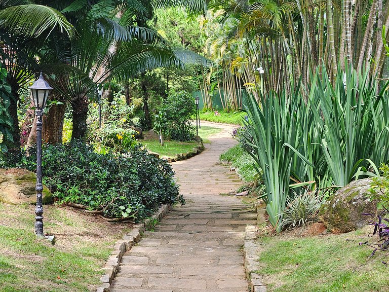 Apto. do Lago com jardim, condomínio completo