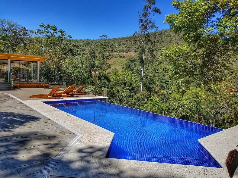 Beautiful 4 bedroom country house in the mountains with pool