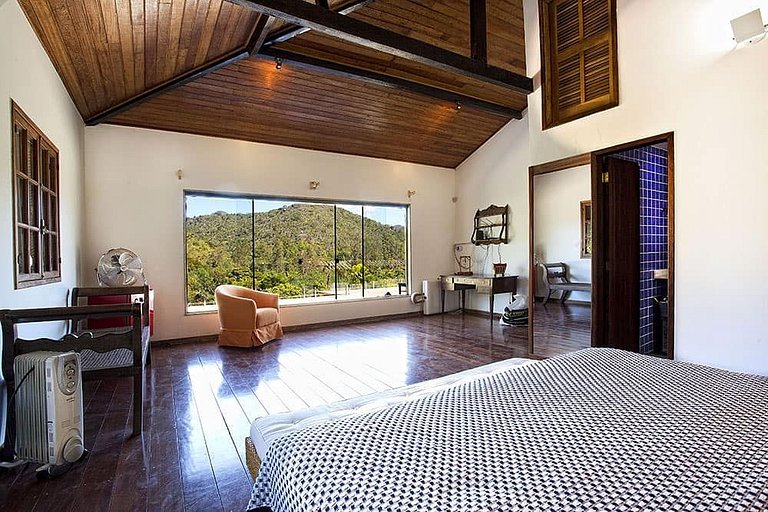 Beautiful 4 bedroom country house in the mountains with pool