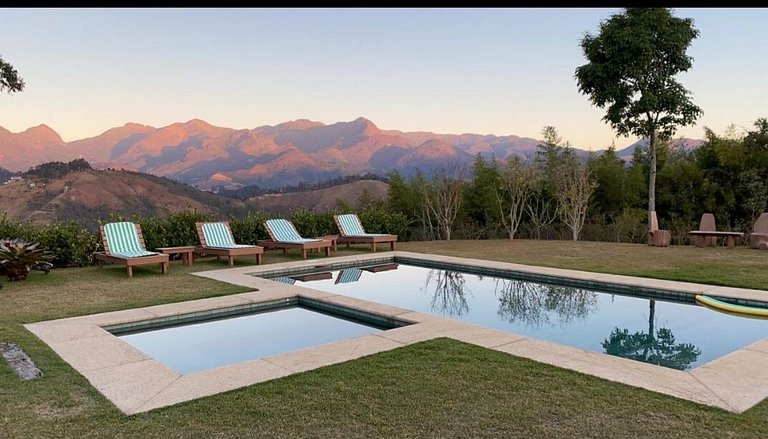 Casa do Alto Itaipava, 3 suítes, piscina com hidro aquecida