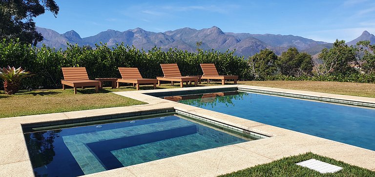 Casa do Alto Itaipava, 3 suítes, piscina com hidro aquecida