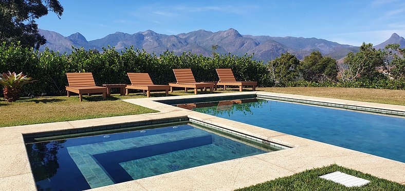 Casa do Alto Itaipava, 3 suítes, piscina com hidro aquecida