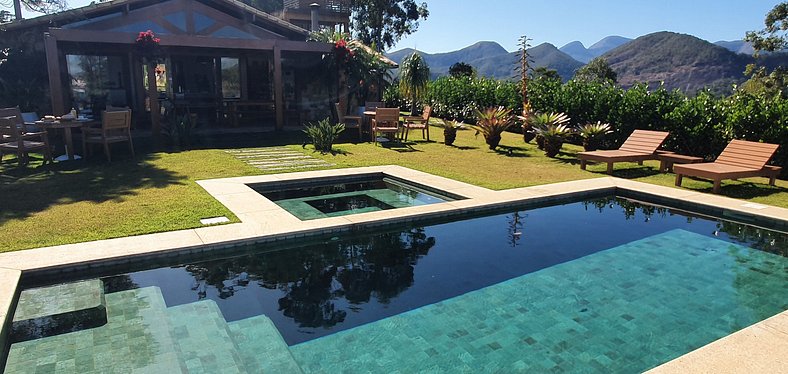 Casa do Alto Itaipava, 3 suítes, piscina com hidro aquecida