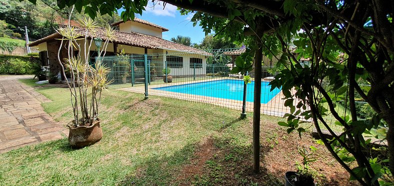 Casa Família em Itaipava, piscina cercada, hidro