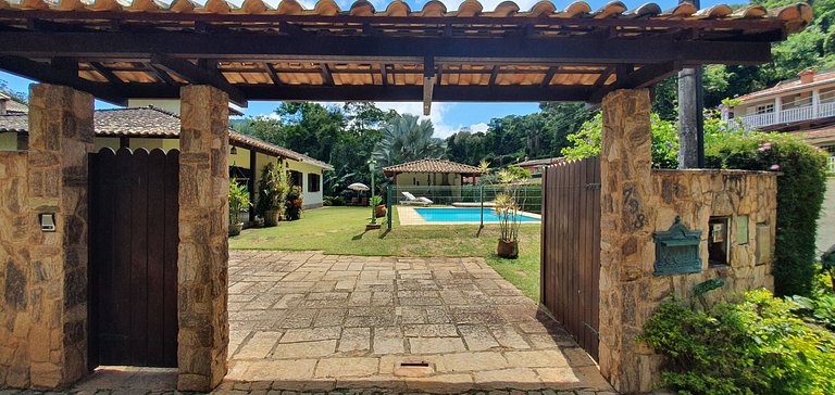 Casa Família em Itaipava, piscina cercada, hidro