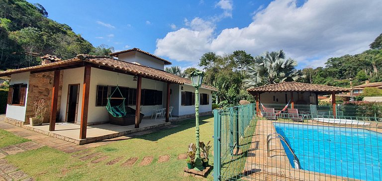 Casa Família em Itaipava, piscina cercada, hidro