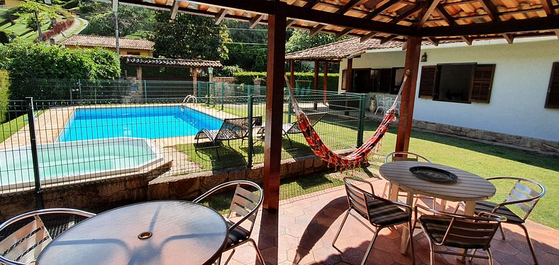 Casa Família em Itaipava, piscina cercada, hidro