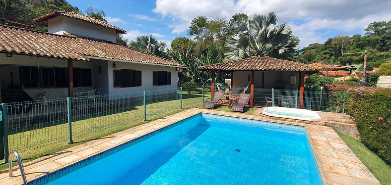 Casa Família em Itaipava, piscina cercada, hidro