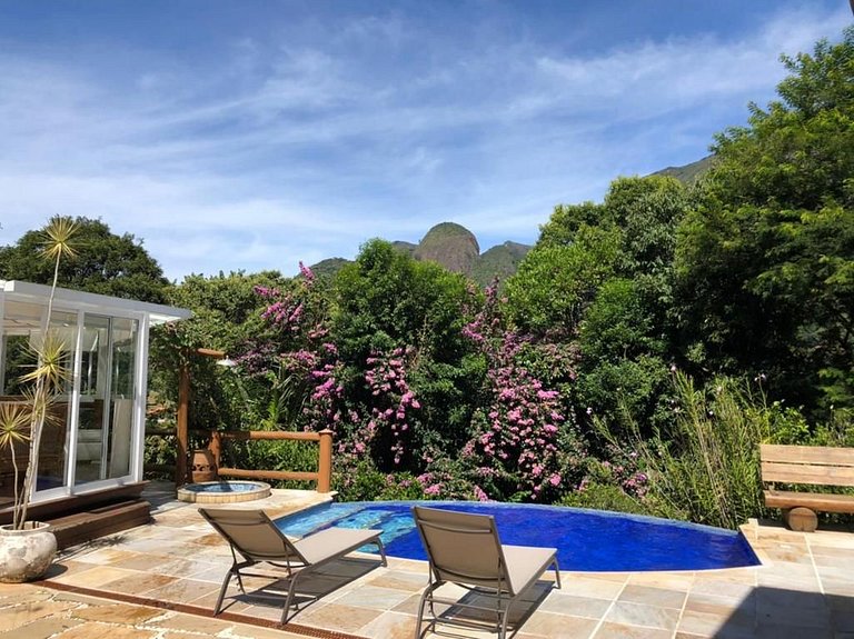 Casa Maria Comprida Araras: 5 quartos, piscina, área gourmet