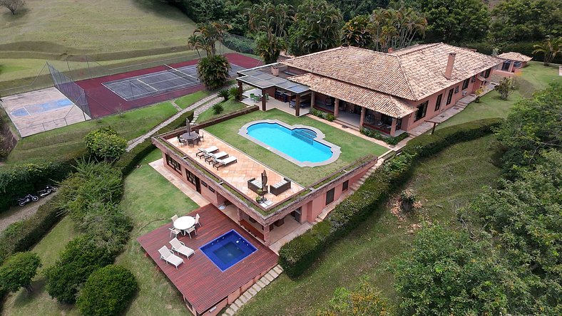 Casa Roseiras, sonho entre Itaipava e Secretário