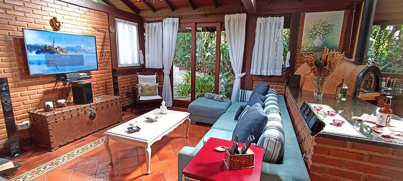 Casa Serrana, 4 quartos, piscina, área gourmet em Itaipava