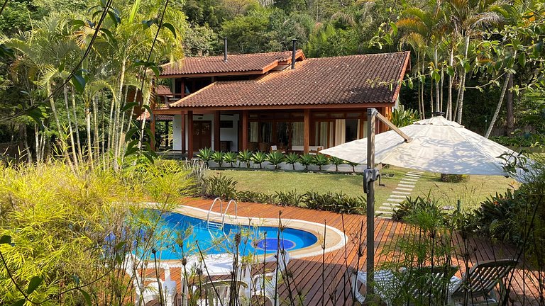 Casakor Cuiabá Itaipava, Linda, 4 quartos, piscina, muito ve