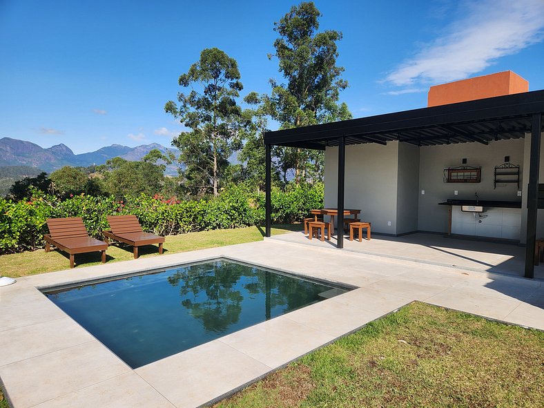 Chalé do Alto Itaipava, 2 suítes, piscina aquecida