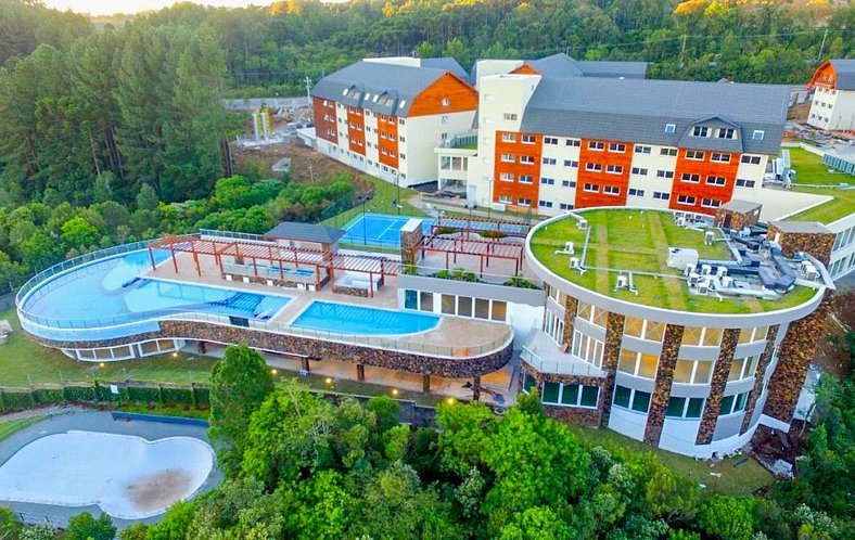 Golden Gramado Resort, quarto e sala completo para o feriado